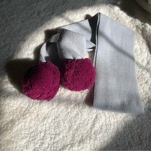 NWOT Urban Outfitters gray/fuchsia ribbed knit big Pom Pom scarf
